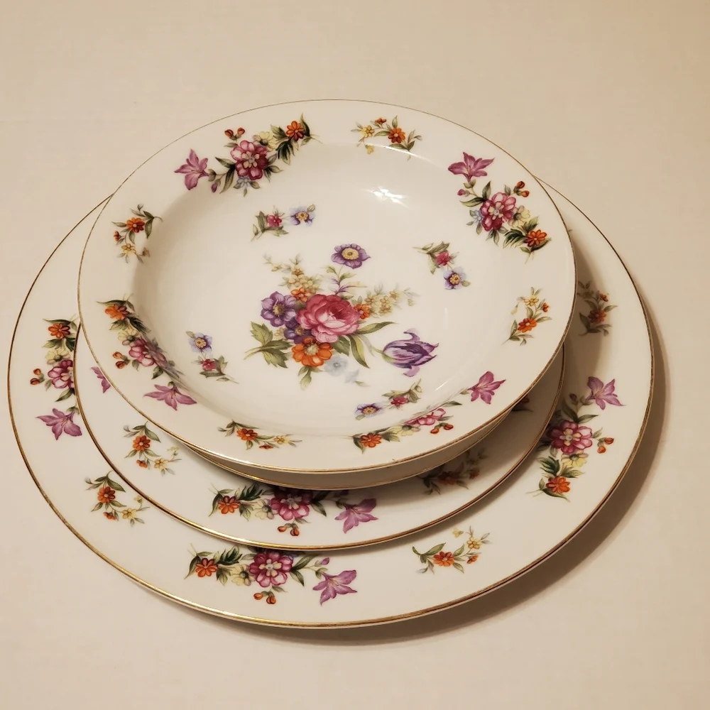 Harmony House Dresdania Plates - Picture 5 of 16